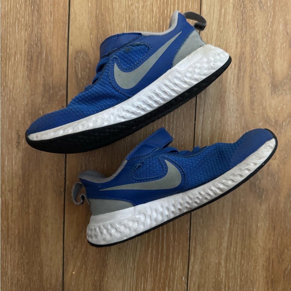Nike Kids
Revolution 5 "Game Royal" sneakers Sz 11.5
